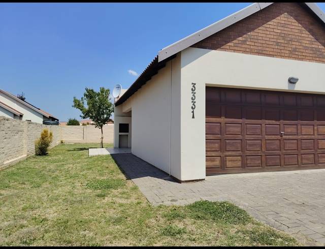3 BEDROOM TOWNHOUSE FOR SALE IN WATERKLOOF AH